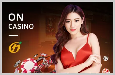 Bàn chơi Poker với người chơi đang suy nghĩ chiến thuật